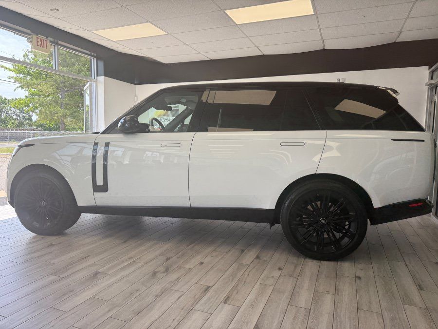 Used 2022 Land Rover Range Rover Long Wheelbase SE AWD/4WD image 5