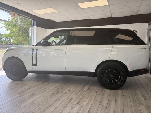 Used 2022 Land Rover Range Rover Long Wheelbase SE AWD/4WD image 5