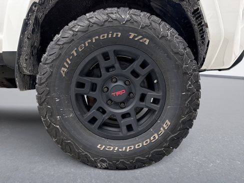 Used 2018 Toyota 4Runner SR5 Premium image 12