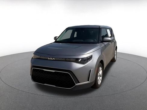 Used 2025 Kia Soul LX w/ LX Technology Package FWD image 7