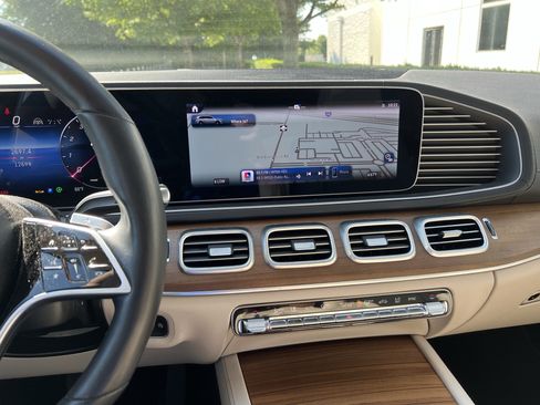 Used 2024 Mercedes-Benz GLS 450 4MATIC image 30