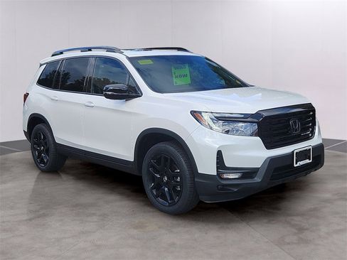 Certified 2024 Honda Passport Black Edition image 3