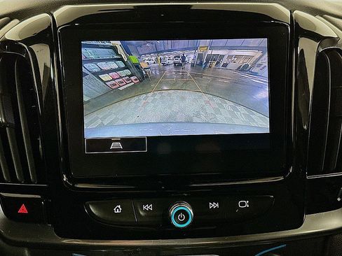 Used 2022 Chevrolet Traverse LT image 15