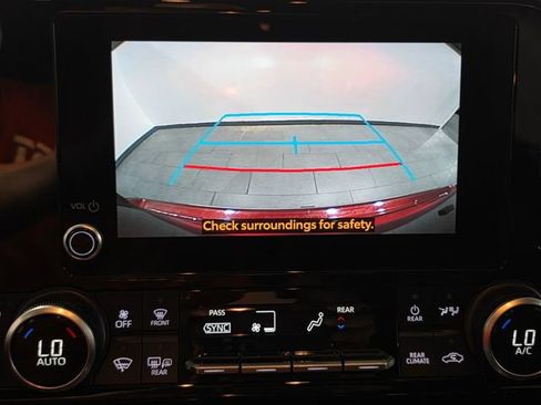 Used 2023 Toyota Highlander XSE AWD/4WD image 19