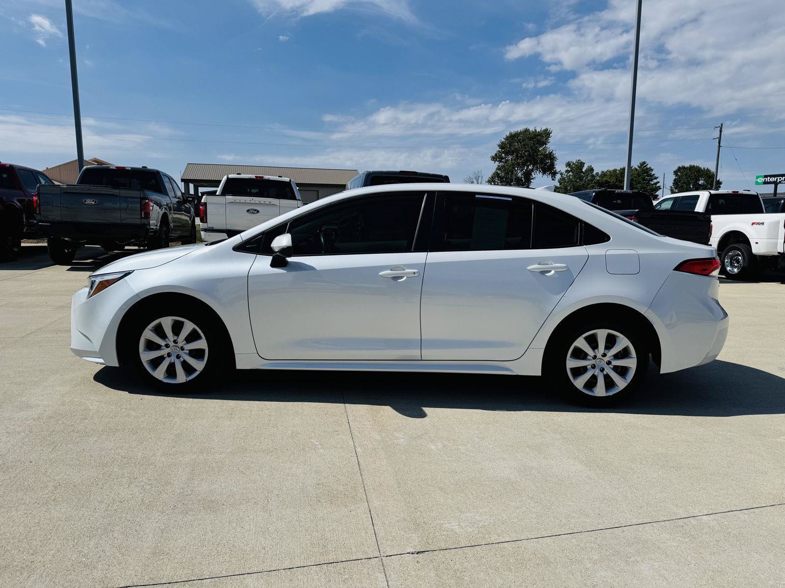 Used 2025 Toyota Corolla LE FWD image 30