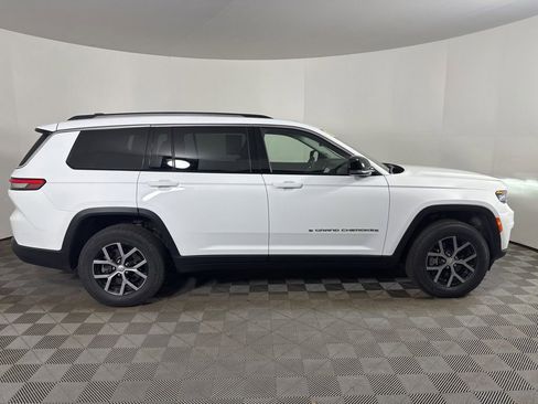 Used 2023 Jeep Grand Cherokee L Limited AWD/4WD image 7