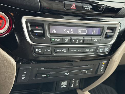 Used 2017 Honda Pilot Touring image 24