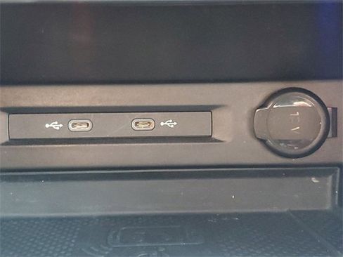 Certified 2023 Volkswagen Tiguan SE image 33