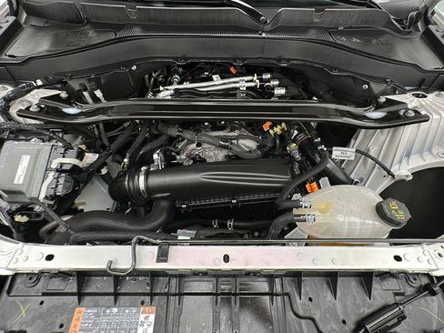 Used 2025 Ford Explorer ST-Line w/ ST-Line Street Pack AWD/4WD image 19