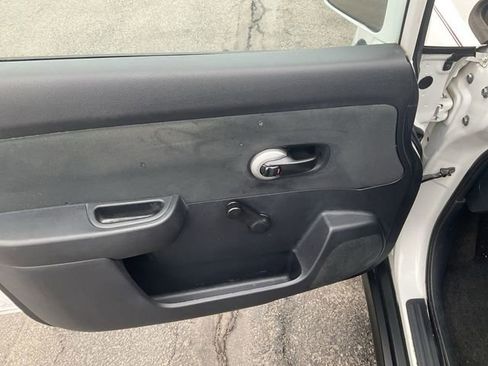 Used 2010 Nissan Versa 1.8 S image 24