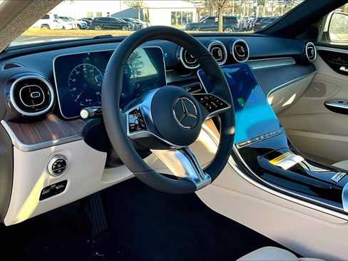 Used 2025 Mercedes-Benz C 300 4MATIC Sedan image 9