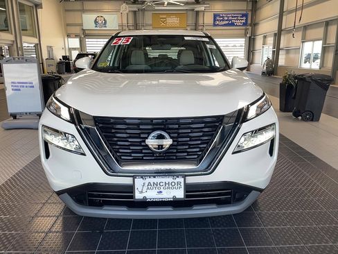 Used 2023 Nissan Rogue SV AWD/4WD image 2