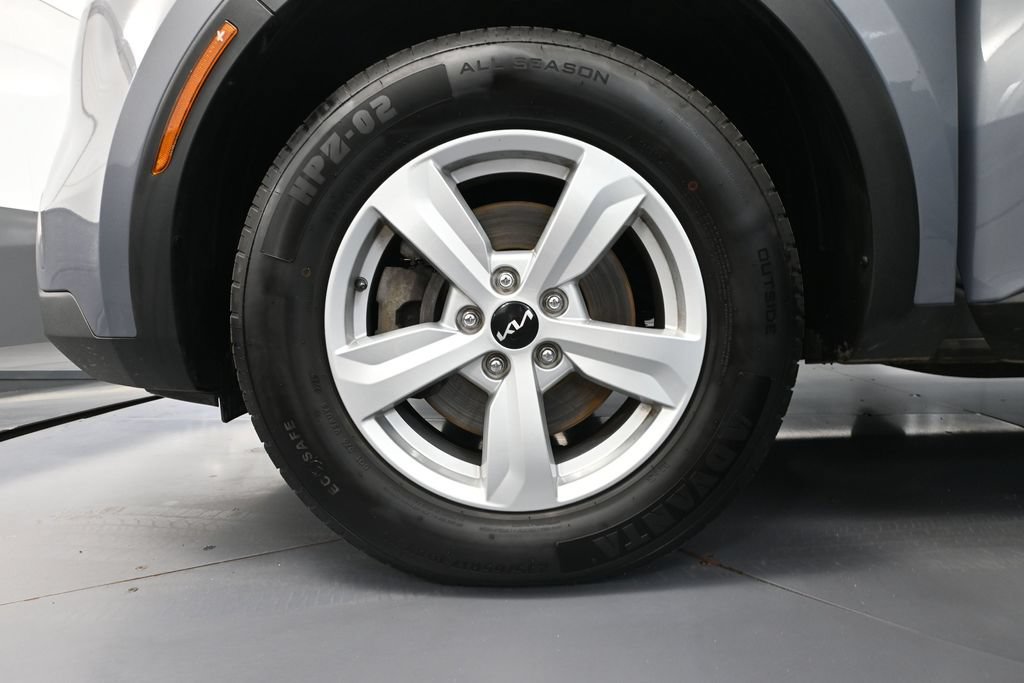 Used 2023 Kia Sorento LX AWD/4WD image 13