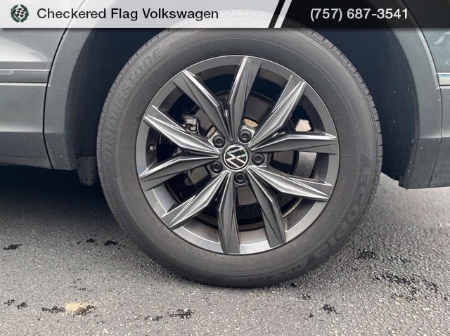 Used 2022 Volkswagen Tiguan SE w/ Panoramic Sunroof Package AWD/4WD image 7
