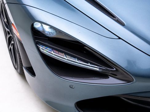 Used 2018 McLaren 720S image 12