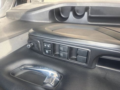 Used 2019 Nissan Titan SV w/ SV Convenience Package image 13