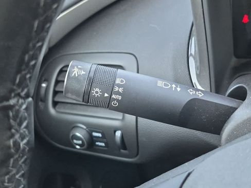 Used 2015 Chevrolet Volt FWD image 26