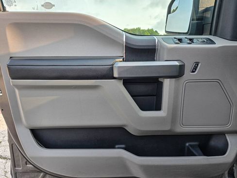 Used 2017 Ford F150 XLT AWD/4WD image 9