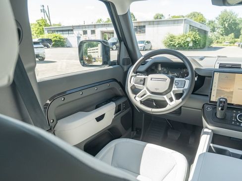 New 2026 Land Rover Defender 130 X-Dynamic SE AWD/4WD image 16