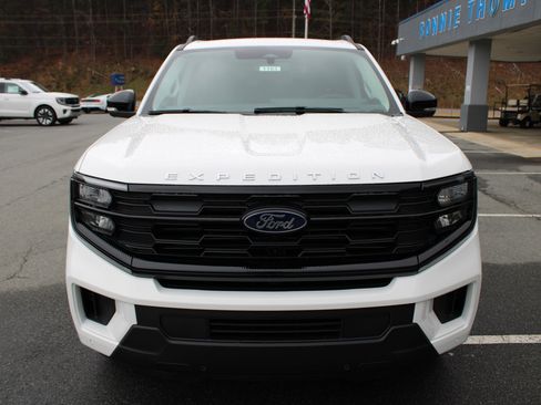 New 2025 Ford Expedition Max Active image 8