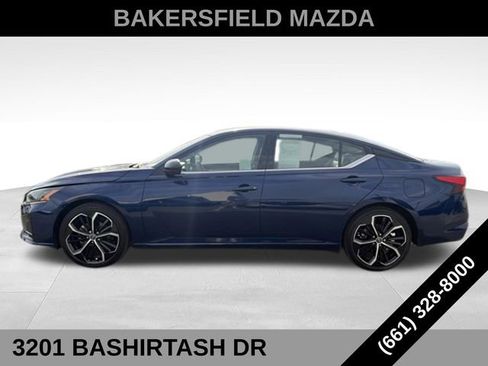 Used 2024 Nissan Altima 2.5 SR w/ SR Premium Package FWD image 2