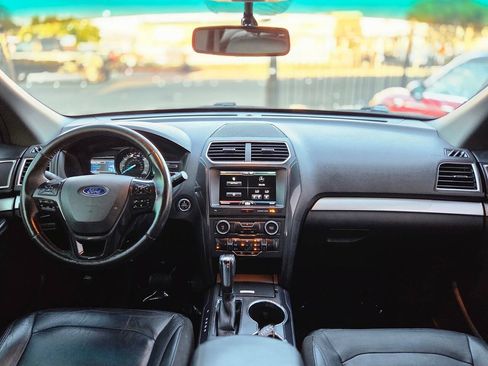 Used 2016 Ford Explorer XLT w/ Equipment Group 202A FWD image 11