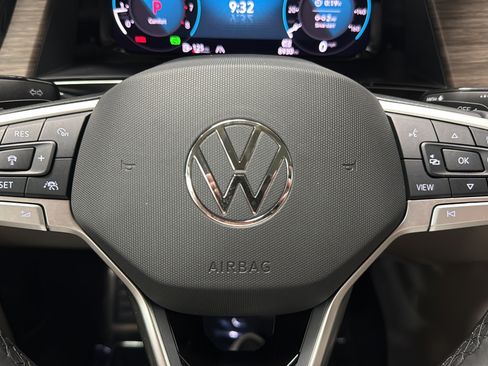 Used 2025 Volkswagen Atlas SEL Premium R-Line AWD/4WD image 16
