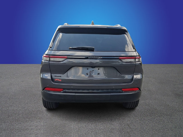 Used 2023 Jeep Grand Cherokee Altitude AWD/4WD image 5