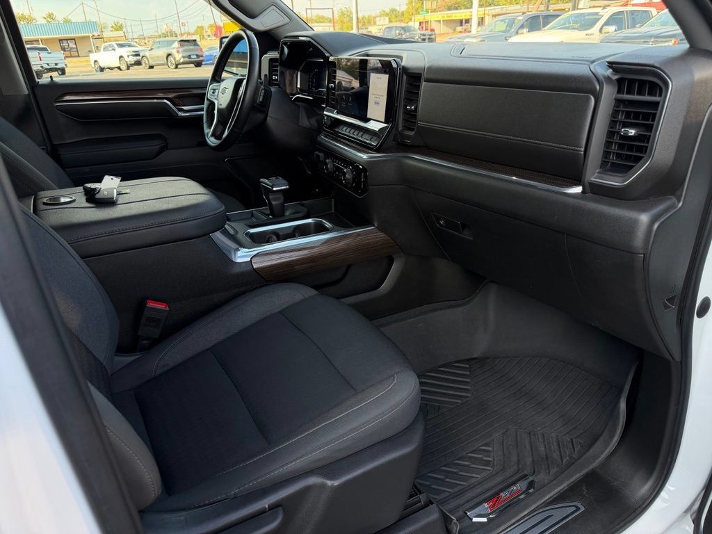 Used 2023 Chevrolet Silverado 1500 RST AWD/4WD image 16