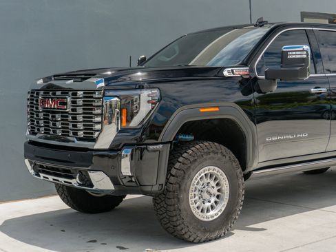 Used 2025 GMC Sierra 2500 Denali w/ Denali Reserve Package AWD/4WD image 18