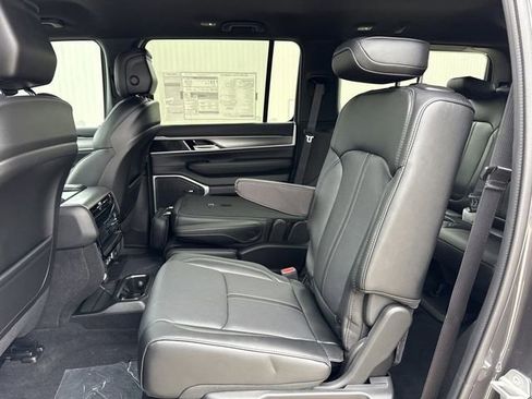 New 2025 Jeep Wagoneer Series II AWD/4WD image 18