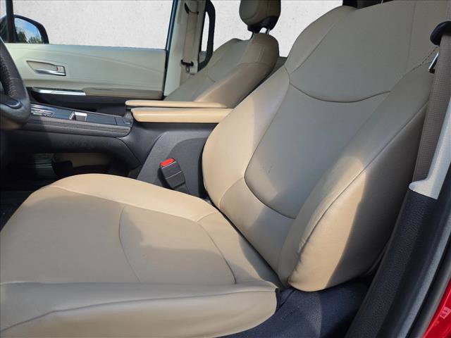 Used 2023 Toyota Sienna XLE FWD image 14