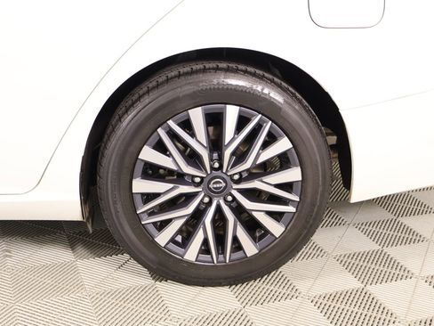 Used 2024 Nissan Altima 2.5 SV FWD image 17