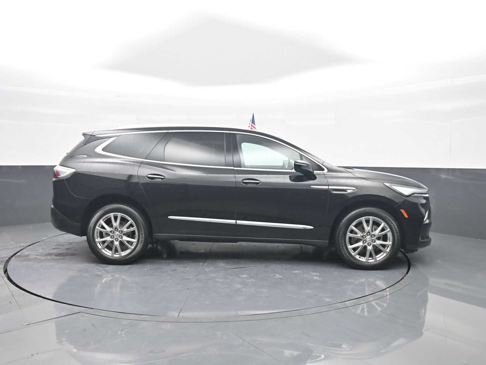 Used 2023 Buick Enclave Essence w/ Experience Buick Package FWD image 9