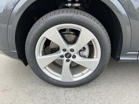 Certified 2025 Audi Q5 Premium AWD/4WD image 12