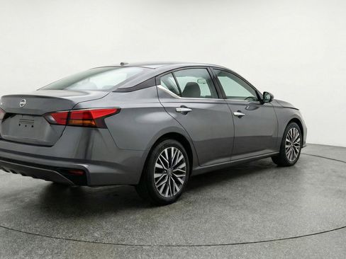 Used 2025 Nissan Altima 2.5 SV FWD image 9