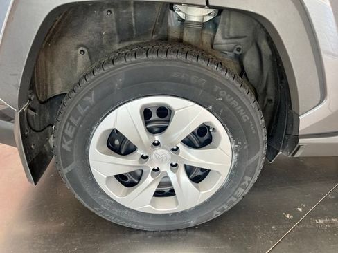 Used 2024 Toyota RAV4 LE AWD/4WD image 9