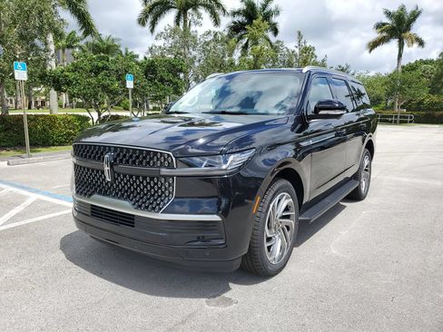New 2026 Lincoln Navigator Premiere AWD/4WD image 2