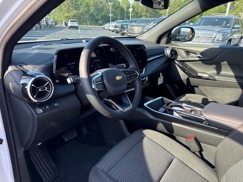 New 2025 Chevrolet Equinox LT image 18