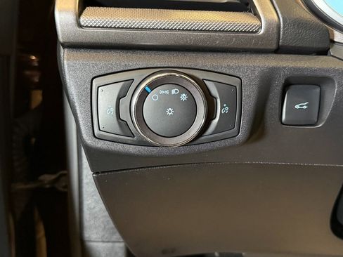 Used 2019 Ford Fusion SE image 19