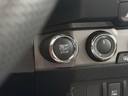 Used 2023 Toyota Tacoma TRD Off-Road image 4