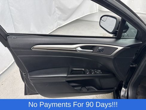 Used 2018 Ford Fusion SE w/ Fusion SE Technology Package image 12