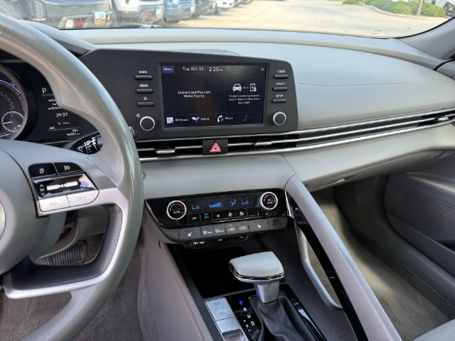 Used 2023 Hyundai Elantra Blue FWD image 15