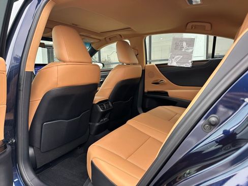 Used 2024 Lexus ES 350 w/ Premium Package image 20