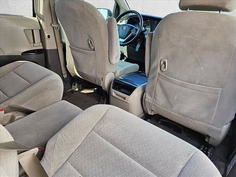 Used 2017 Toyota Sienna LE FWD image 16