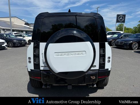 Used 2023 Land Rover Defender 110 V8 AWD/4WD image 7