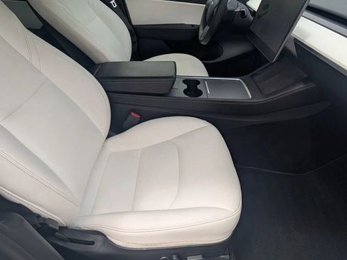 Used 2021 Tesla Model Y 2WD image 12