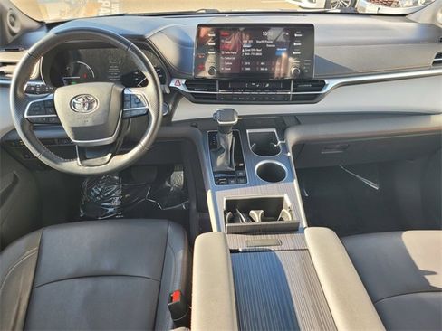 Used 2024 Toyota Sienna XSE image 16