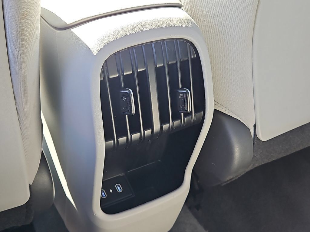 Used 2025 Hyundai Kona SEL FWD image 14