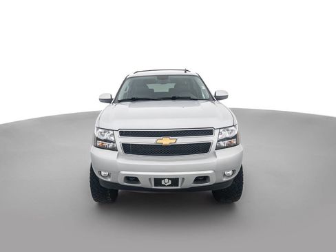 Used 2013 Chevrolet Suburban LT w/ Luxury Package AWD/4WD image 2